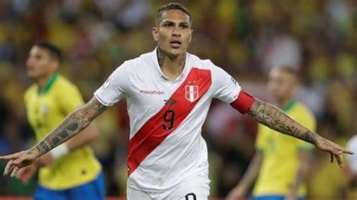 Paolo Guerrero's girlfriend causes bad luck in Ava&iacute; FC VIDEO assures