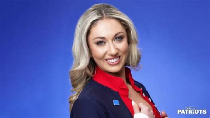 Patriots Cheerleader Eliza Kanner sees two worlds collide during Jewish