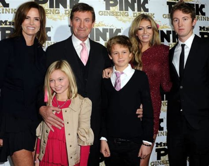 Paulina Gretzky, 23, and mom Jones, 51, look more like sisters