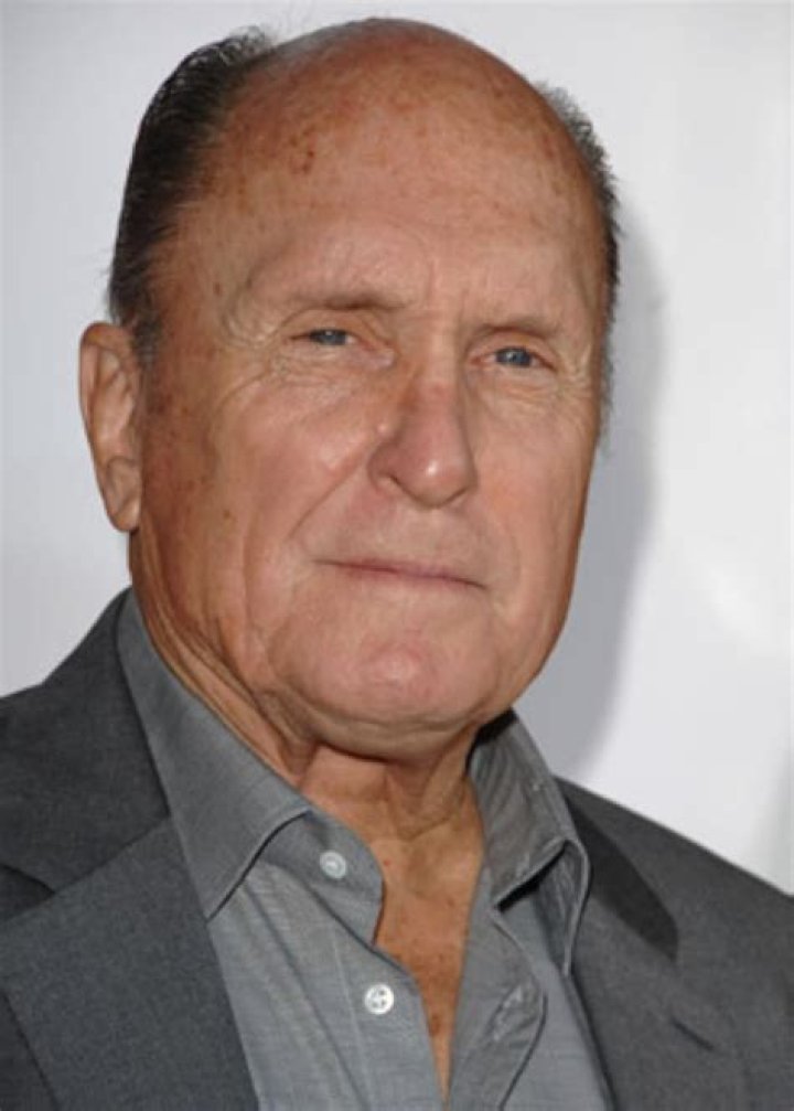 Photo Actor Robert Duvall and wife Luciana Pedraza arrive at the 16th