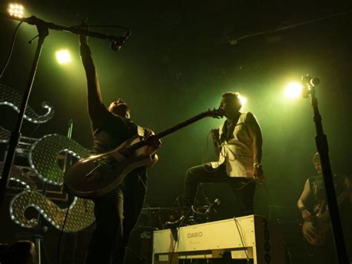 [PHOTOS + REVIEW] The Last Night At Curtain Club. Central Track