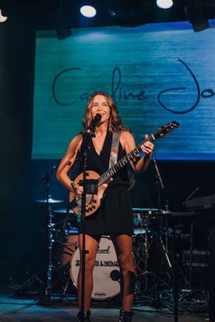 Photos Caroline Jones The official site of singer songwriter