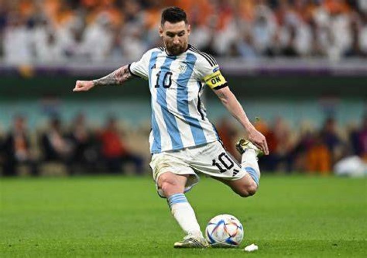 Photos of soccer&rsquo;s Lionel Messi as a youth with baby Lamine Yamal