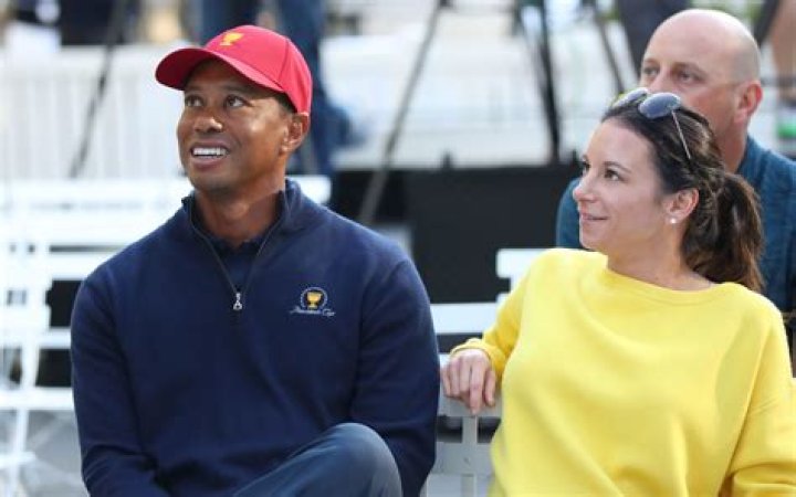 Photos Tiger Woods Visited By His Girlfriend In The Hospital The Spun