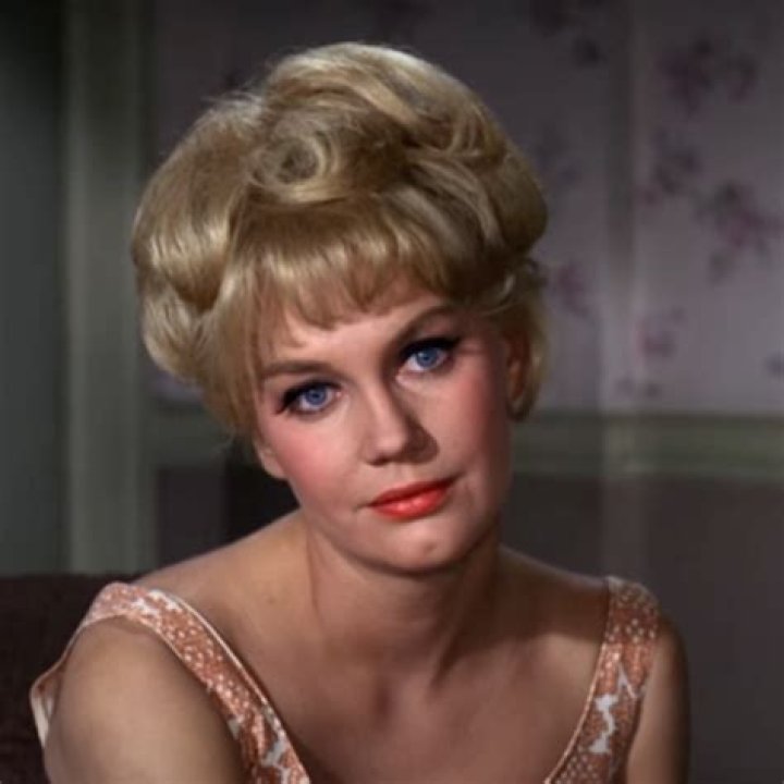 Pictures of Elizabeth MacRae