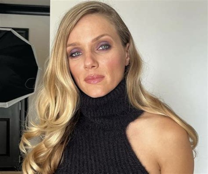 Pictures of Tracy Spiridakos
