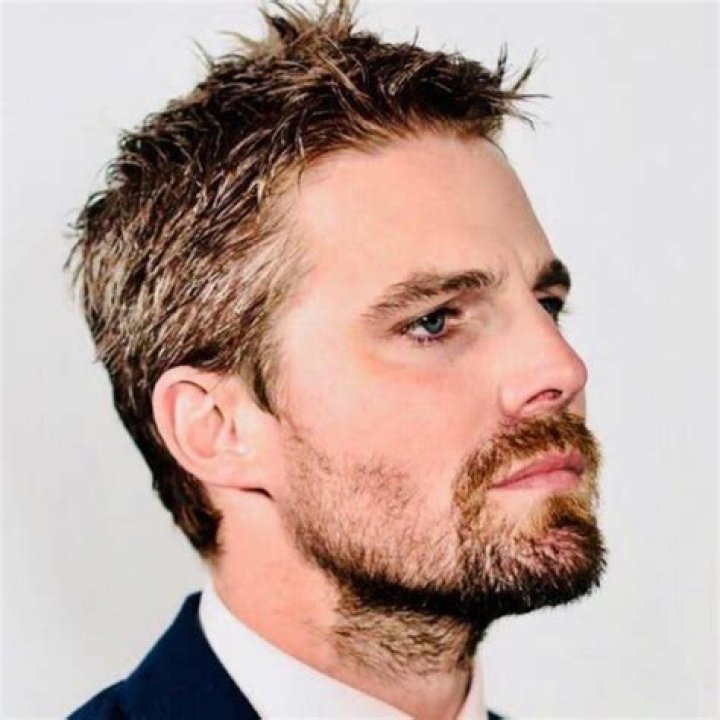 Pin on actors stephen amell (arrow)