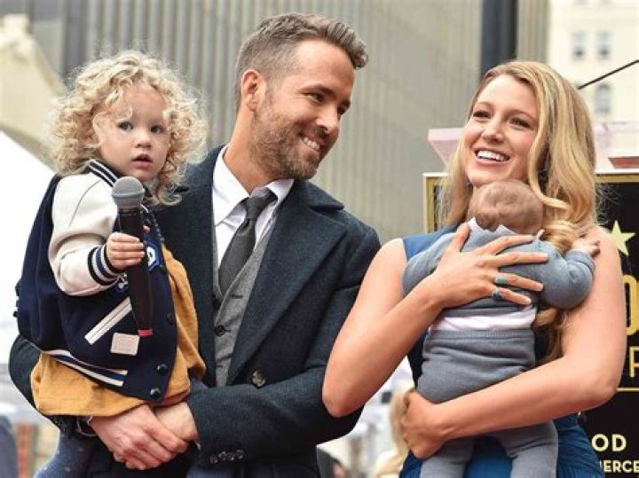 Pregnant Blake Lively Wants to Be 'OldFashioned Mom,' Says Source