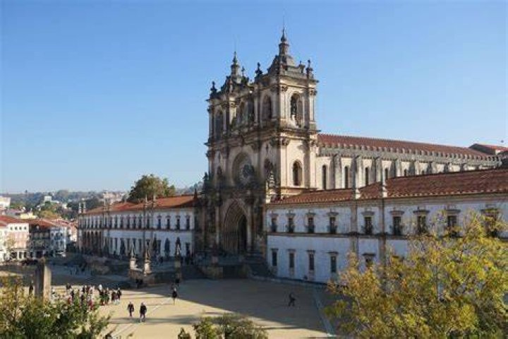 Private Tour to Batalha and Fatima, or Obidos, Nazare and Alcobaca
