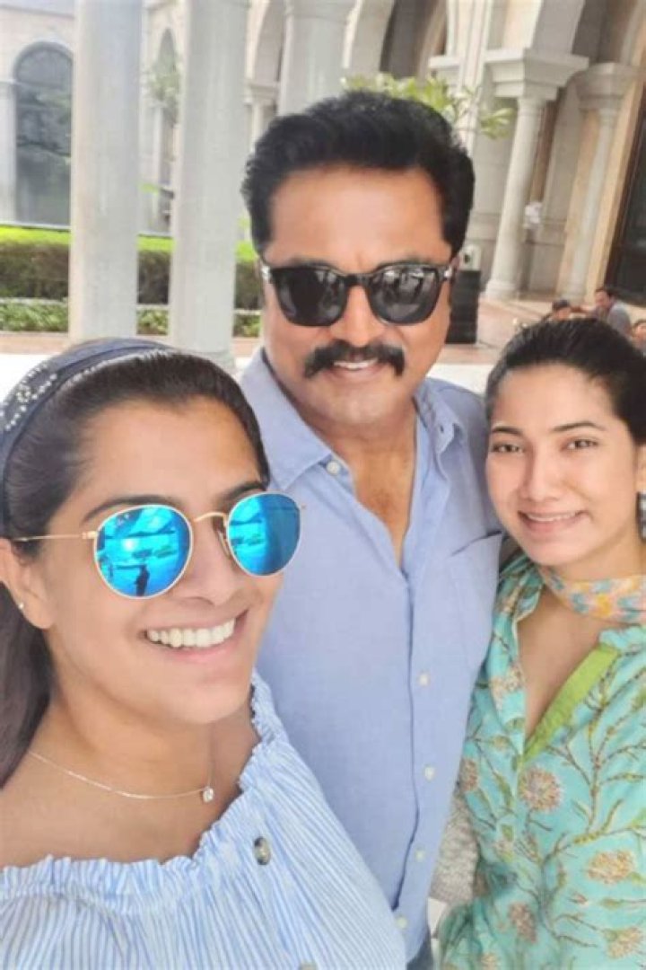 Raadhika Sarathkumar Instagram I am enjoying rayanemithun doing my grind😆😆😆but a good effort👍