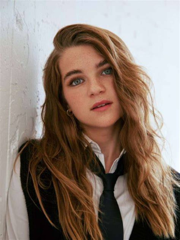 Raegan Revord r/womeninshirtandtie