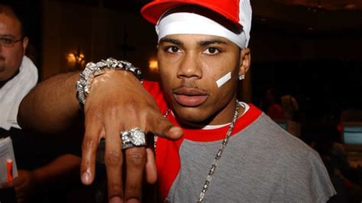 Rapper Nelly se desculpa por v&iacute;deo de sexo oral em suas redes sociais