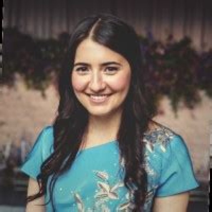 Rebecca Muller Feintuch Deputy Editor Thrive Global LinkedIn