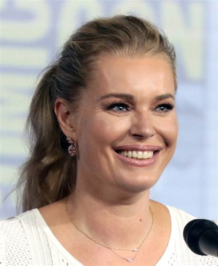 Rebecca Romijn Age, Birthday, Bio, Facts & More Famous Birthdays on