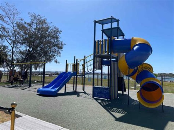 Reids Reserve Austek Play