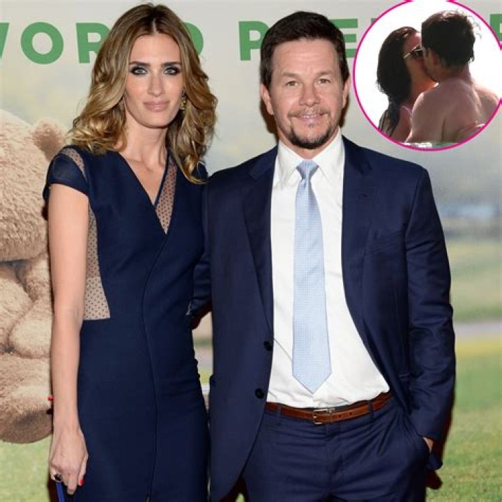 Rhea Durham's Husband Mark Wahlberg's Net Worth is HIGH; Luxurious