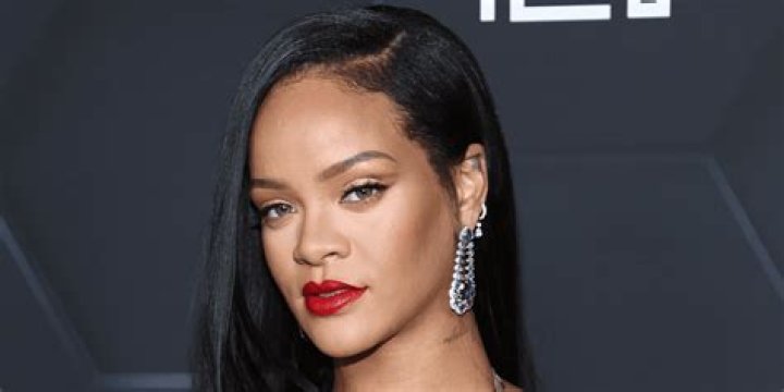 Rihanna Brought Back Her Blunt Y2K Bangs