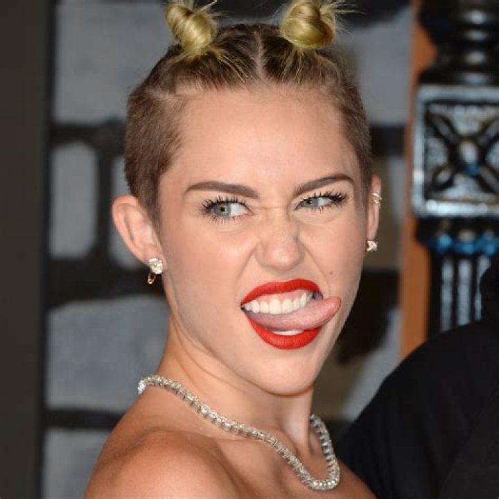 Rihanna Passed on Miley Cyrus' Single 'We Can't Stop'! Photo 2889299 Rihanna Pictures Just