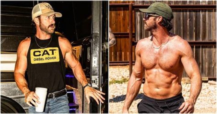 Riley Green Lands Underwear Modeling Gig Country Now