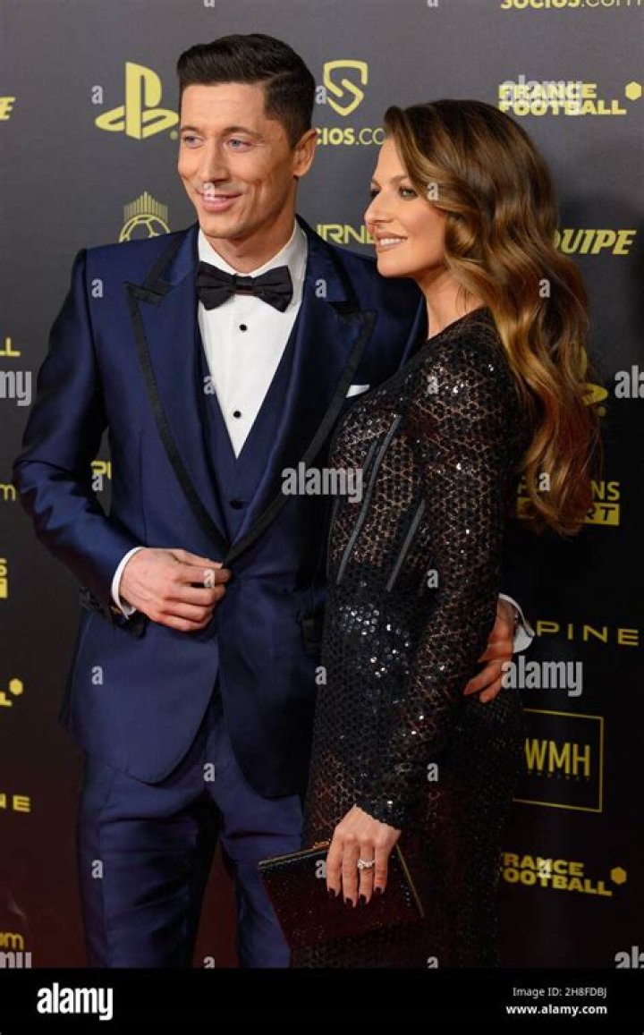 Robert Lewandowski Wife / Robert Lewandowski Reveals Wife S Pregnancy