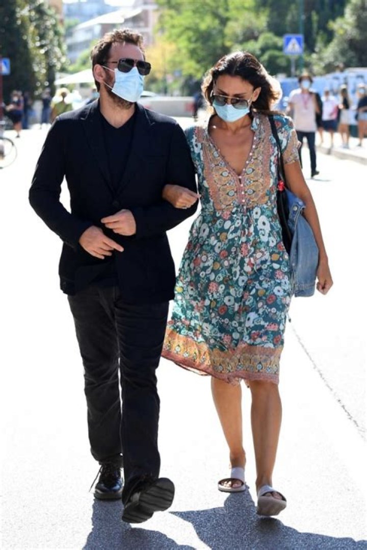 Roberta Mastromichele in a Floral Dress Was Seen Out with Matt Dillon