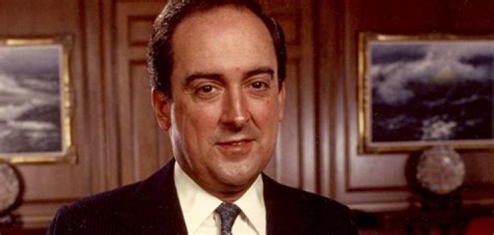 Roberto Goizueta, presidente mundial da CocaCola. Cubano, come&ccedil;ou a
