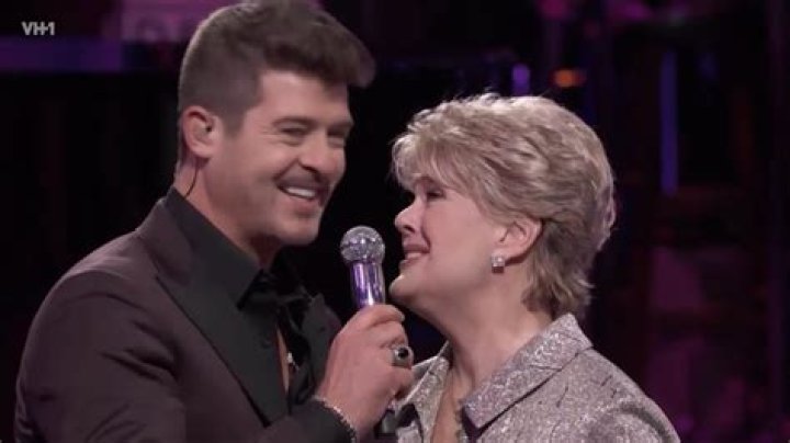 Robin Thicke Honors His Mother On VH1 Special