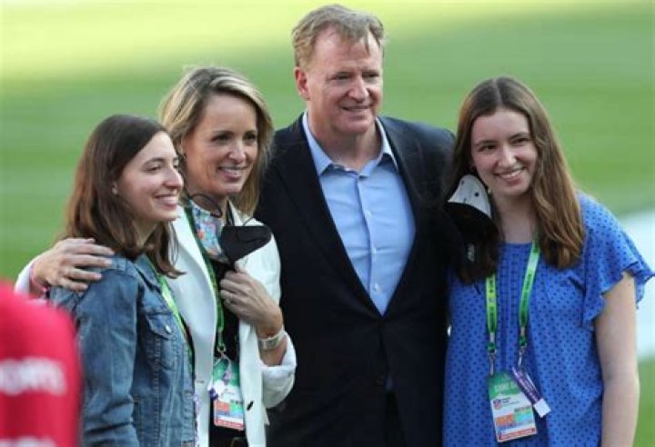 Roger Goodell Kids Twin Daughter With Wife Jane Skinner