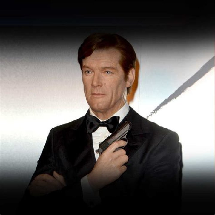 Roger Moore Age, Bio, Birthday, Family, Net Worth National Today