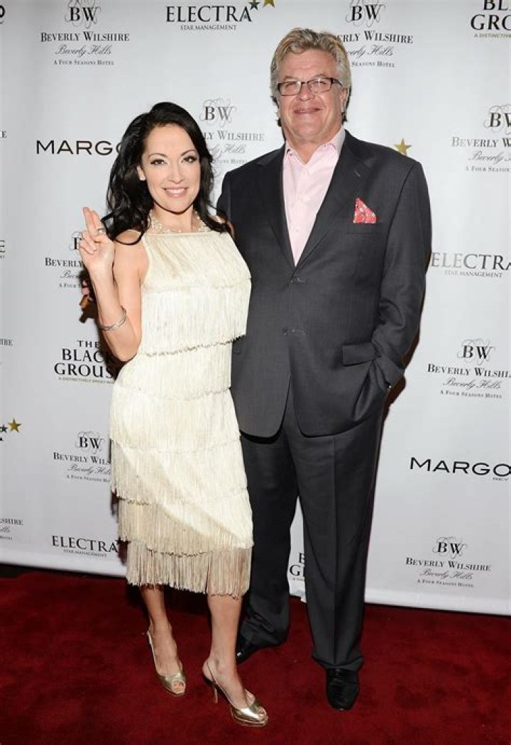 Ron White 2024 Wife, net worth, tattoos, smoking & body facts Taddlr