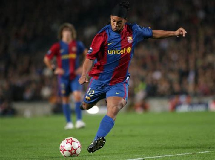 Ronaldinho returns to Barcelona