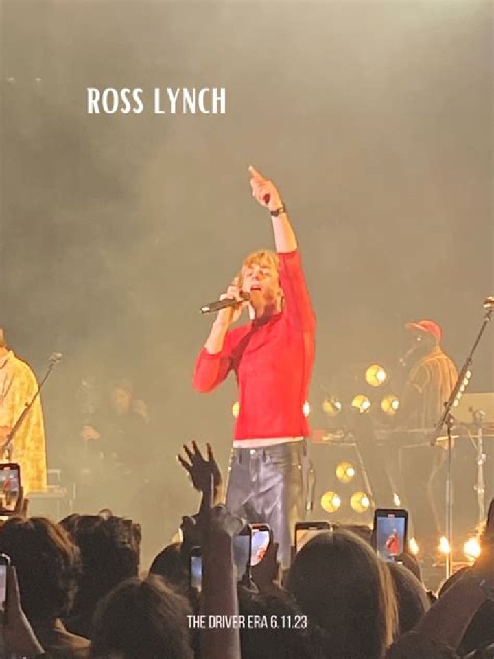 Ross Lynch Wiki 2021 Net Worth, Height, Weight, Relationship & Full