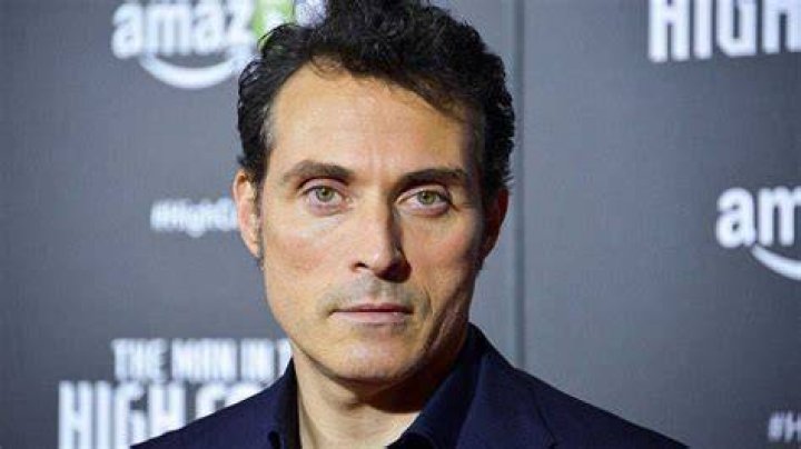Rufus Sewell bio net worth, wife, kids, eye, illness, awards Tuko.co.ke