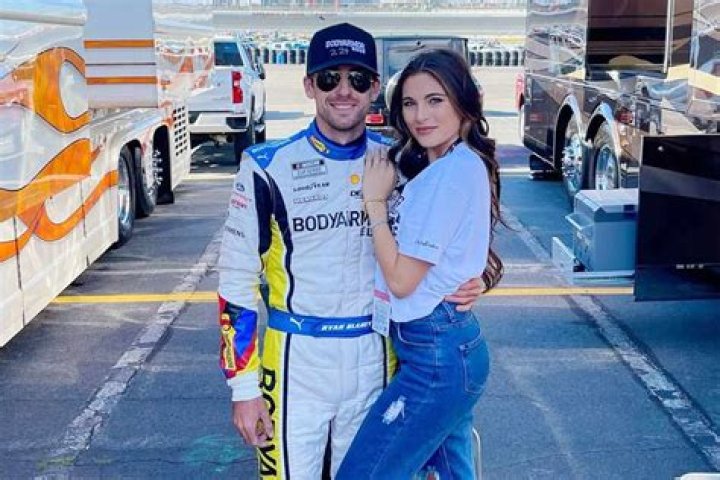 Ryan Blaney Girlfriend, Height, Age, net worth, married, Instagram, wife