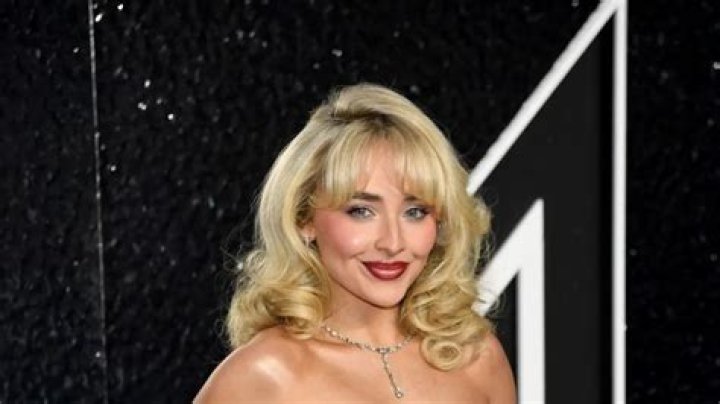 Sabrina Carpenter Nude Leaks Girl Centre
