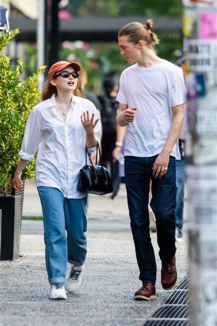 SADIE SINK Out with a Male Friend in New York 09/18/2021 HawtCelebs