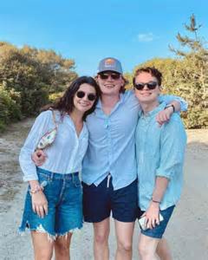 Sadie Sink Siblings Sadie Schnapp Amigas Duffer Showtainment