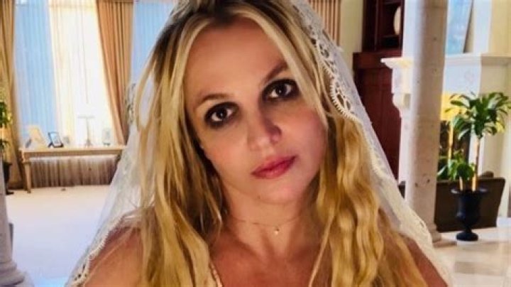 Santa Spears on Instagram &ldquo;FRIDAY.&rdquo; Mariah Carey 90s, 90s Grunge Hair