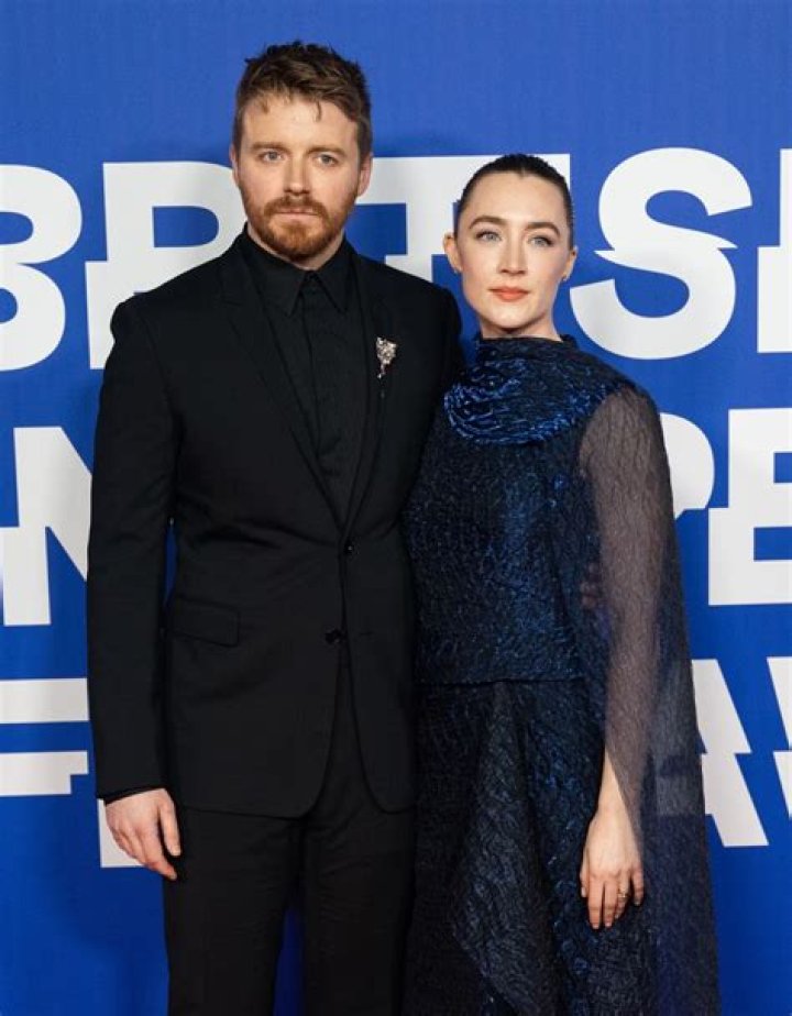 Saoirse Ronan & BF Jack Lowden Walk Their Dog In London Photo