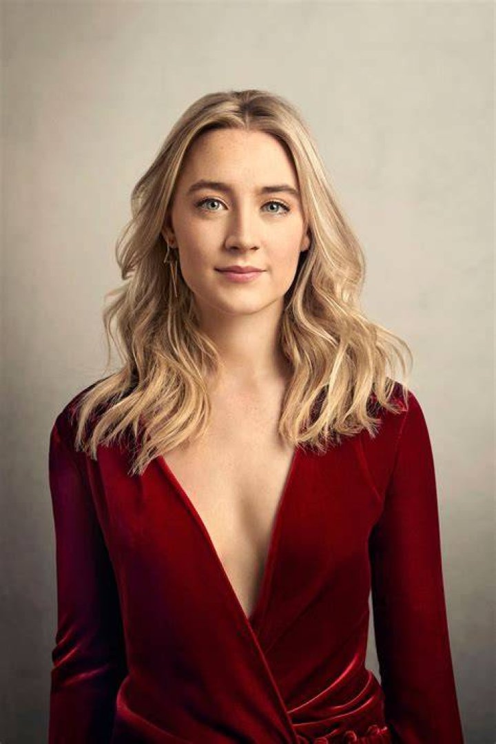 Saoirse Ronan 'strikes up romance with her Mary Queen Of Scots on