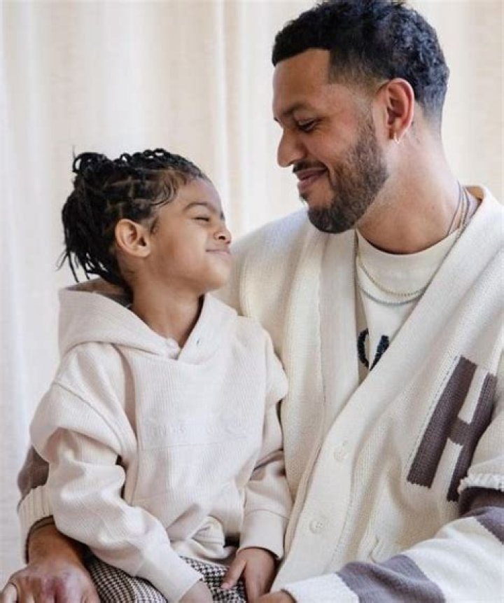 Sarunas Jackson is Not Married to Wife. Dating Girlfriend Dominique Perry. Kids.
