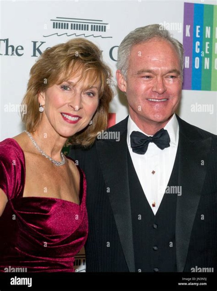 Scott Pelley and his wife, Jane Boone, arrive for the formal Artist's