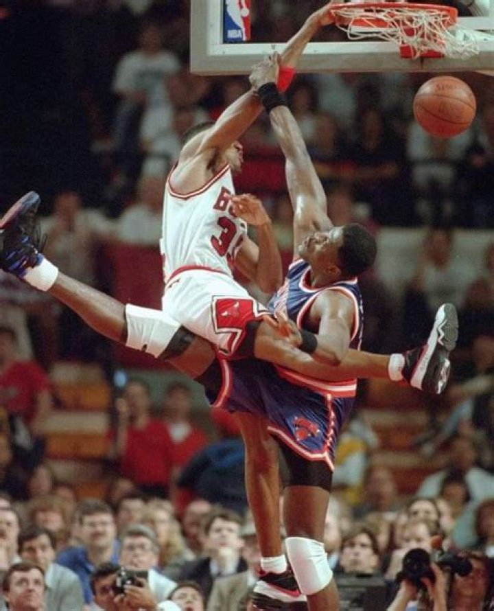 Scottie Pippen dunk over Patrick Ewing NBA Playoffs May 20, 1994 Nba