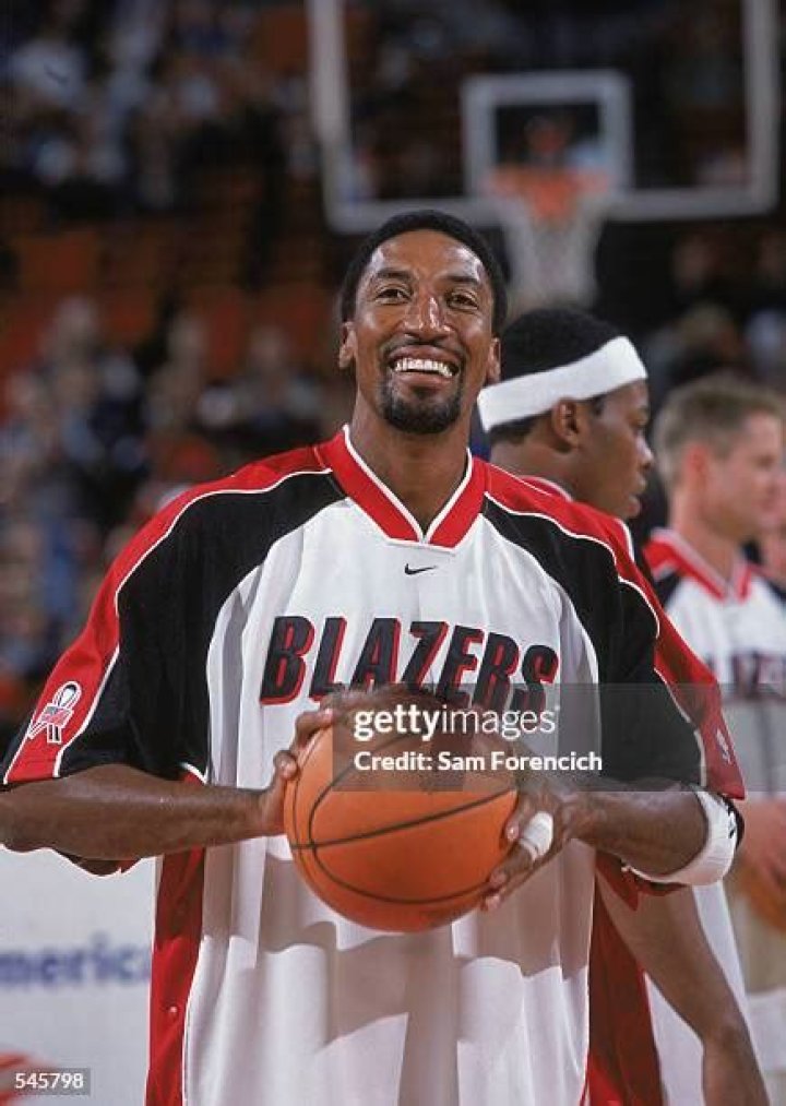 Scottie Pippen of the Portland Trail Blazers doing a layup