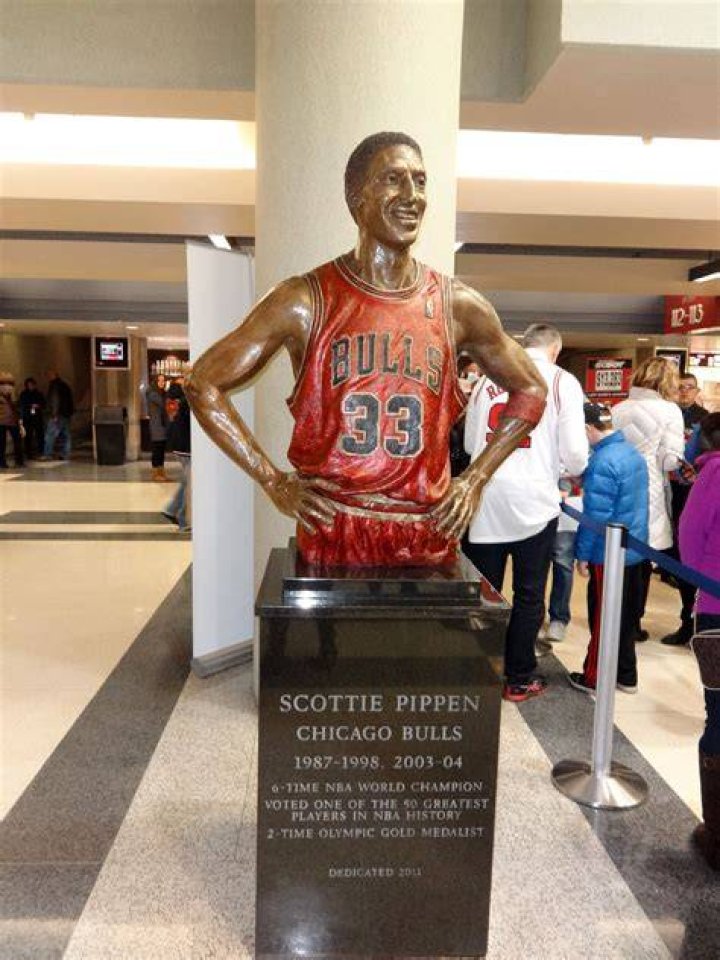 Scottie Pippen statue Scottie pippen, Nba legends, Scottie