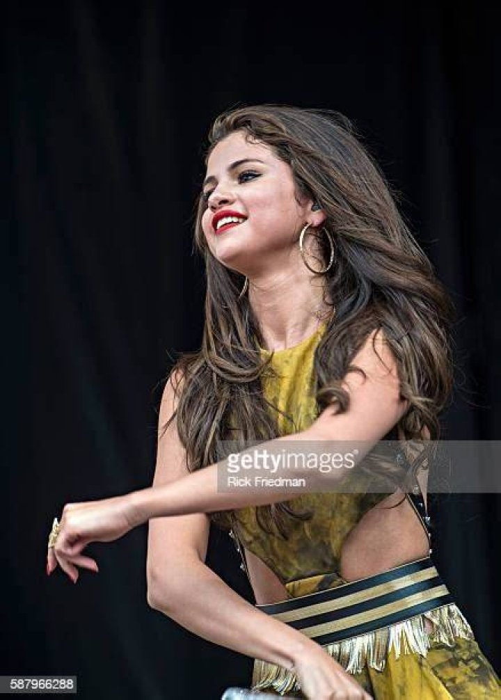 Selena Marie Gomez & The Weeknd abel Selena gomez short hair, Selena