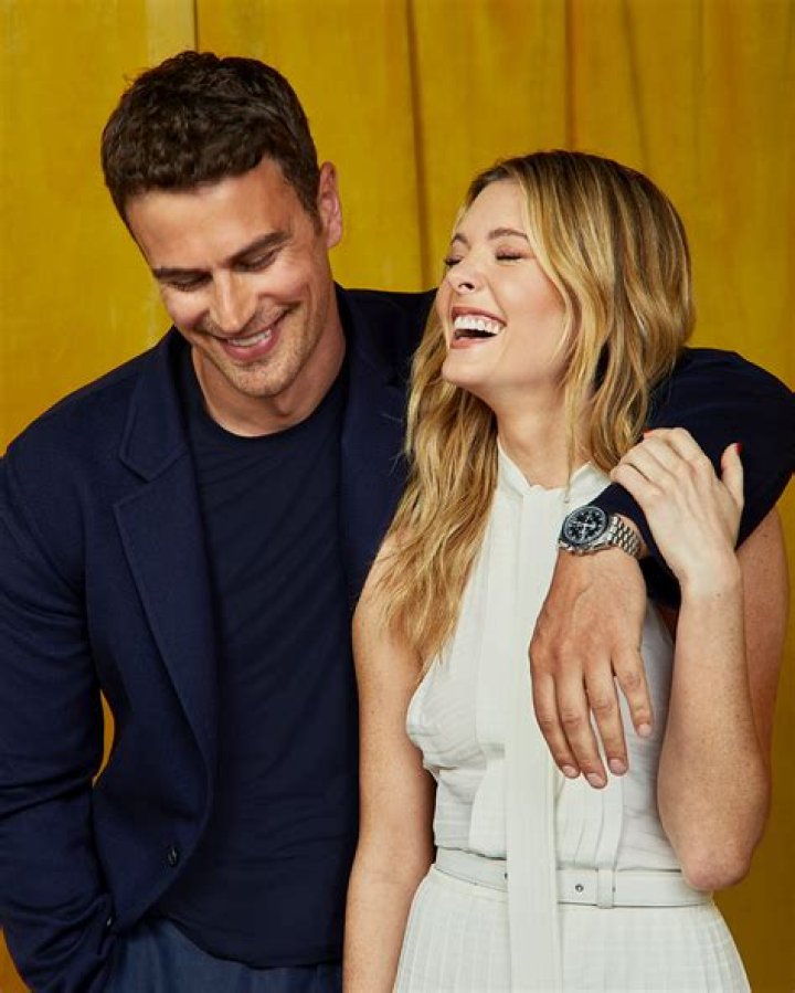 Shailene Woodley Knew if Theo James Was at a Glance