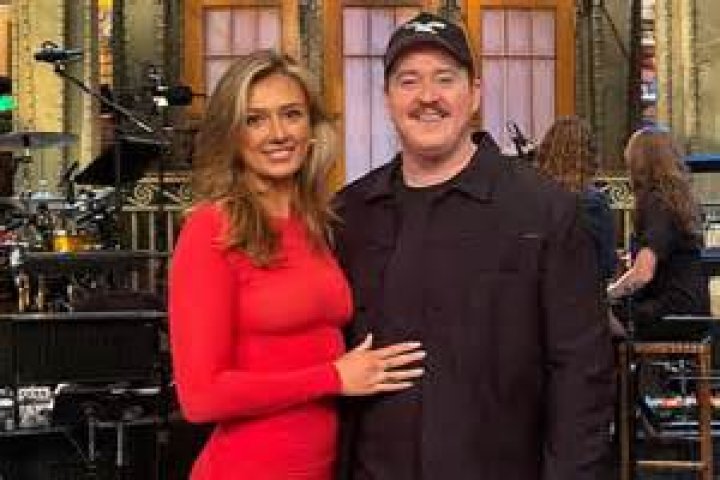 Shane Gillis jokes about girlfriend and her Navy SEAL ex in new Netflix