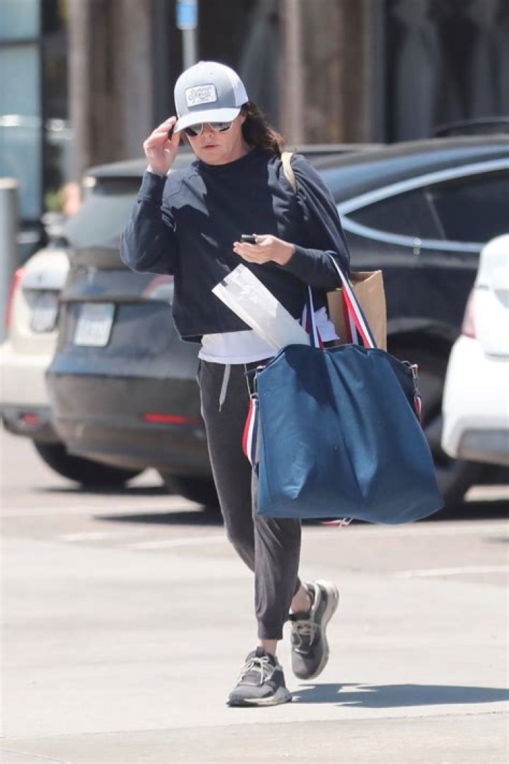 SHANNEN DOHERTY Out Shopping at Vintage Market in Malibu 09/15/2022