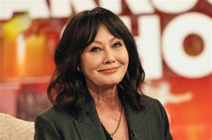 Shannen Doherty Shopping flowers in Malibu GotCeleb